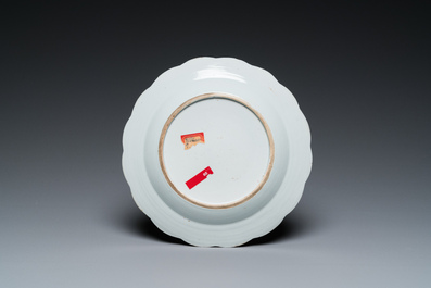 Een Chinees grisaille bord met 'De Opstanding', Qianlong