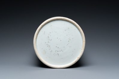 A Chinese blue and white brush pot with a refined landscape, 19th C.