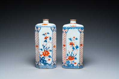A pair of octagonal Chinese Imari-style flasks, Kangxi