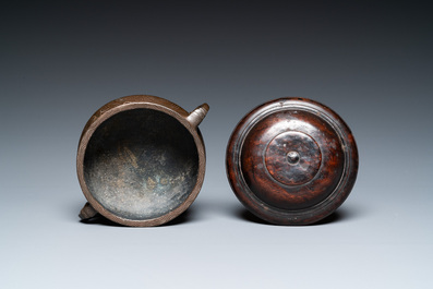 Br&ucirc;le-parfum en bronze incrust&eacute; d'argent au couvercle en bois, marque de Shi Shou 石叟, 19&egrave;me