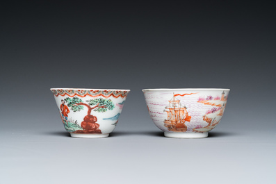 Een Chinees famille rose exportporseleinen bord en twee koppen en schotels, Qianlong