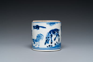 A Chinese famille rose 'Wu Shuang Pu' cup stand and a blue and white 'animals' box, 19th C.