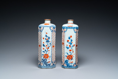 A pair of octagonal Chinese Imari-style flasks, Kangxi