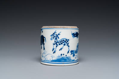 A Chinese famille rose 'Wu Shuang Pu' cup stand and a blue and white 'animals' box, 19th C.