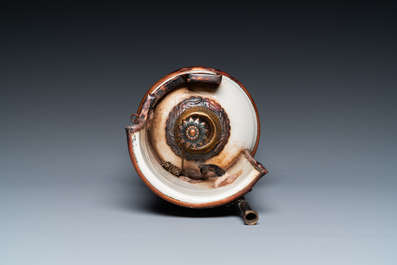 A Vietnamese copper-mounted blue and white water pipe, 19th C.