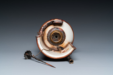 A Vietnamese copper-mounted blue and white water pipe, 19th C.