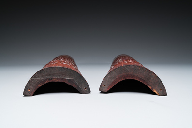 Paire d'&eacute;l&eacute;ments en bambou sculpt&eacute; figurant des dragons, 19&egrave;me