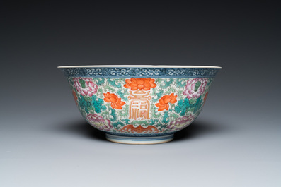 A Chinese famille rose 'Shou' bowl, Qianlong mark, 19th C.