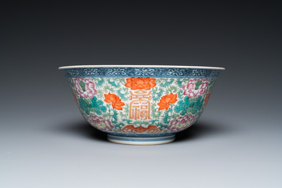 A Chinese famille rose 'Shou' bowl, Qianlong mark, 19th C.