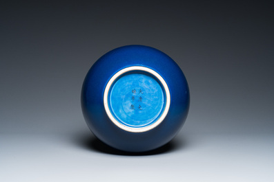 Een Chinese monochrome blauwe flesvormige vaas, Guangxu merk en mogelijk periode