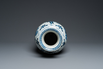 A large Chinese blue and white rouleau vase with floral design, Kangxi
