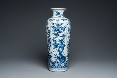 A large Chinese blue and white rouleau vase with floral design, Kangxi