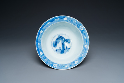 Een Chinese blauw-witte klapmuts kom, Kangxi merk en periode