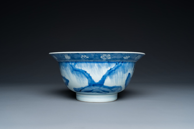 Een Chinese blauw-witte klapmuts kom, Kangxi merk en periode