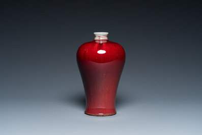 Vase de forme 'meiping' en porcelaine de Chine &agrave; &eacute;mail dit 'fleur de p&ecirc;che', 19&egrave;me