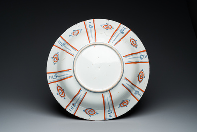 A large Japanese iron-red-decorated blue and white Arita Kraak-style dish, Edo, 17th C.