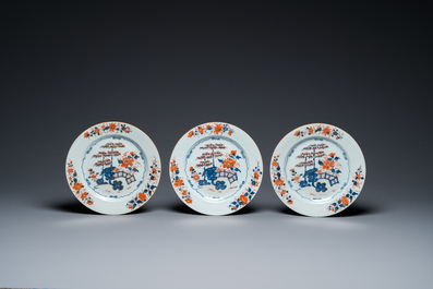 Thirteen Chinese Imari-style plates, Qianlong