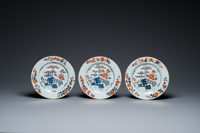 Thirteen Chinese Imari-style plates, Qianlong