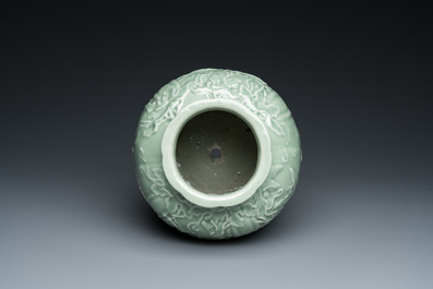 Een Chinese monochrome celadon-geglazuurde vaas met reli&euml;fdecor, 19/20e eeuw