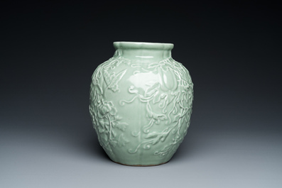 Een Chinese monochrome celadon-geglazuurde vaas met reli&euml;fdecor, 19/20e eeuw