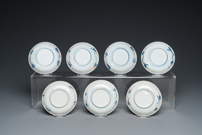 Seize soucoupes et sept tasses en porcelaine de Chine de style Imari et famille rose, Kangxi et post&eacute;rieur
