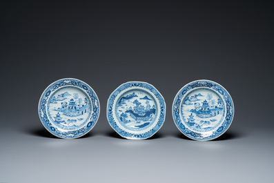 18 Chinese blauw-witte schotels en borden, Kangxi/Qianlong