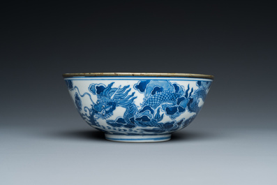 Een Chinese blauw-witte 'Bleu de Hue' kom voor de Vietnamese markt, Minh Mang Nian Zhi 明命年製 merk, ca. 1830-40