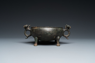Een Chinese archa&iuml;sche rituele bronzen 'Dui' voedselkom, Periode van de Strijdende Staten