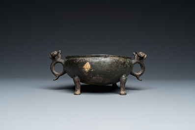 Een Chinese archa&iuml;sche rituele bronzen 'Dui' voedselkom, Periode van de Strijdende Staten