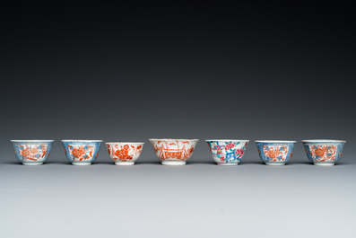 Seize soucoupes et sept tasses en porcelaine de Chine de style Imari et famille rose, Kangxi et post&eacute;rieur