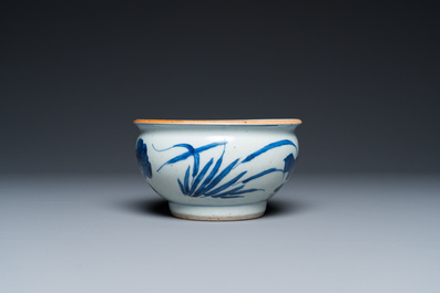Petit br&ucirc;le-parfum en porcelaine de Chine en bleu et blanc, Chongzhen