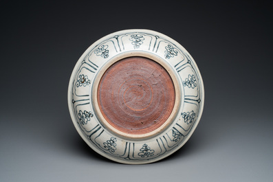 A Vietnamese or Annamese blue and white 'bird' dish, 15/16th C.