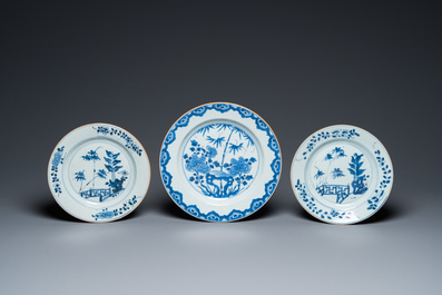 18 Chinese blauw-witte schotels en borden, Kangxi/Qianlong