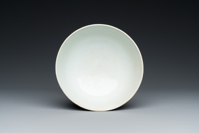 Een Chinese blauw-witte 'Bleu de Hue' kom voor de Vietnamese markt, Nh&atilde; Ngọc 雅玉 merk, 19e eeuw