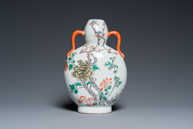 A Chinese famille verte moonflask vase, 'bianhu', Qianlong mark, 19th C.