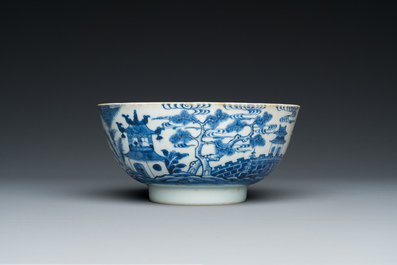 Een Chinese blauw-witte 'Bleu de Hue' kom voor de Vietnamese markt, Nh&atilde; Ngọc 雅玉 merk, 19e eeuw