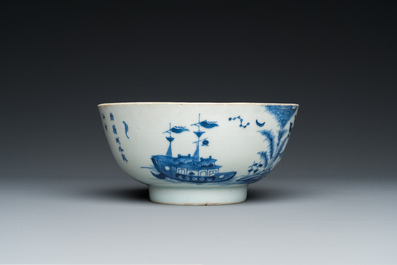 Een Chinese blauw-witte 'Bleu de Hue' kom voor de Vietnamese markt, Nh&atilde; Ngọc 雅玉 merk, 19e eeuw