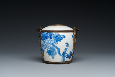 Pipe &agrave; eau en porcelaine de Chine 'Bleu de Hue' pour le Vietnam, marque Thọ 壽, 19&egrave;me