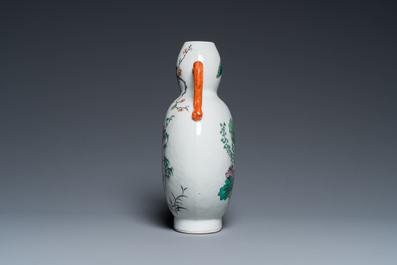 A Chinese famille verte moonflask vase, 'bianhu', Qianlong mark, 19th C.