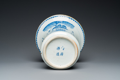 Een Chinese blauw-witte 'Bleu de Hue' kwispedoor voor de Vietnamese koning Khai Dinh, Nội phủ đ&atilde;i tạo 內府待造 mark, ca. 1924