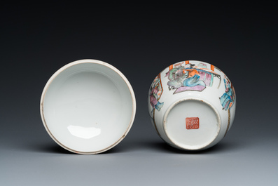 Een Chinese famille rose dekselkom met figuratief decor, Xianfeng merk en periode