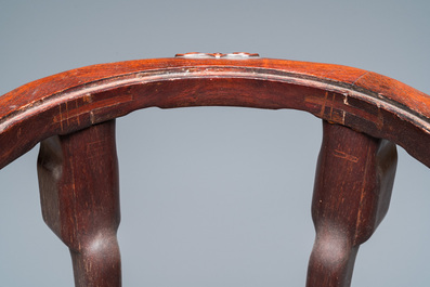 Grand br&ucirc;le-parfum tripod en bronze sur son base et un socle en bois, Chine, Qing