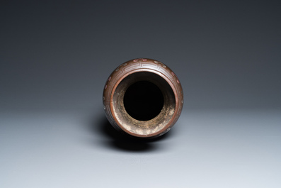 Vase en bronze 'Shisou' incrust&eacute; de cuivre et argent pour le Vietnam, marque de Rongtai 榮泰, 19&egrave;me