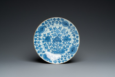 Zeven stukken Chinees blauw-wit porselein, Kangxi/Qianlong