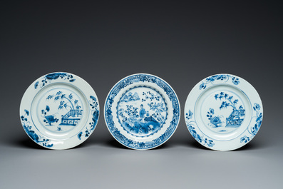 Zeven stukken Chinees blauw-wit porselein, Kangxi/Qianlong