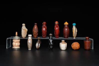Treize tabati&egrave;res en bois, laque, nacre et os, Chine, 19/20&egrave;me