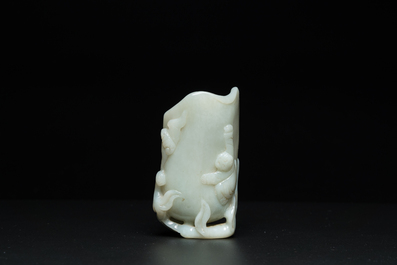 Pot &agrave; pinceaux en jade c&eacute;ladon p&acirc;le, Chine, 19/20&egrave;me