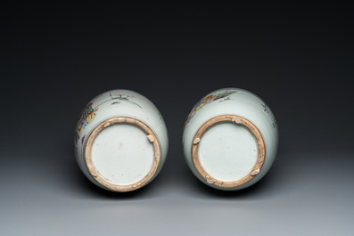 Two Chinese famille rose vases, 19/20th C.