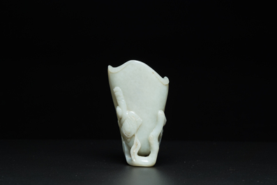 Pot &agrave; pinceaux en jade c&eacute;ladon p&acirc;le, Chine, 19/20&egrave;me