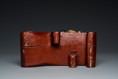 Groupe en bois laqu&eacute; et polychrom&eacute; figurant les huit immortels, Chine, 19/20&egrave;me
